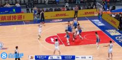 連續(xù)吃癟！克里斯先是籃下被李炎哲大帽&又被李炎哲生斷